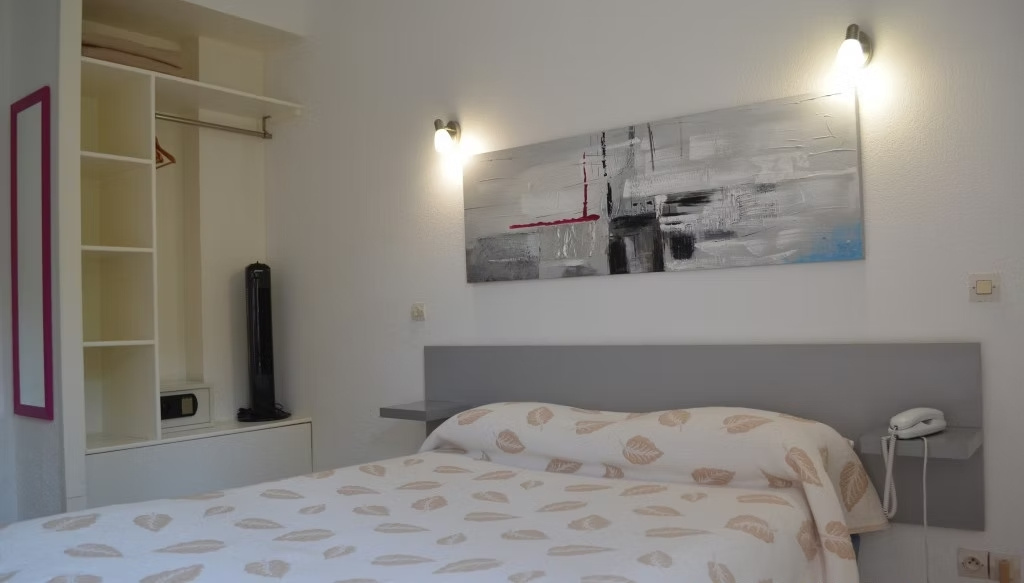 Classic Double room (full double bed)