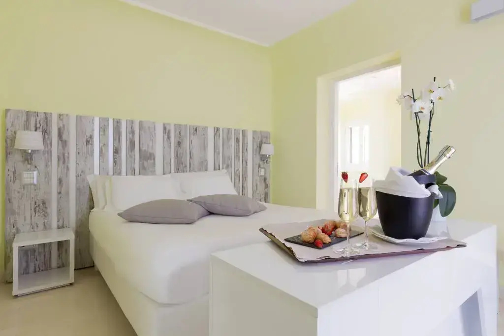 Deluxe Double Suite (full double bed)