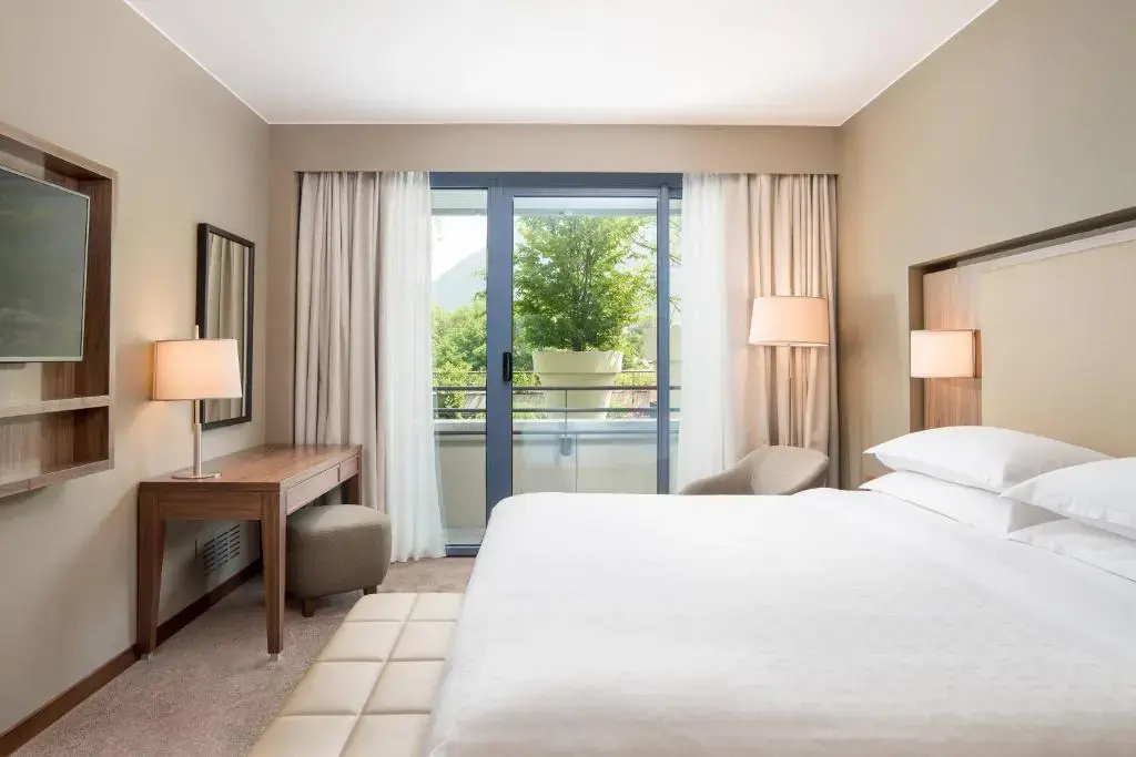 1 Bedroom Pool View Double Suite with balcony (full double bed)