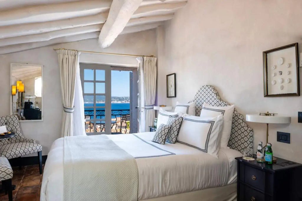 Deluxe Double room with balcony and with sea view (full double bed)