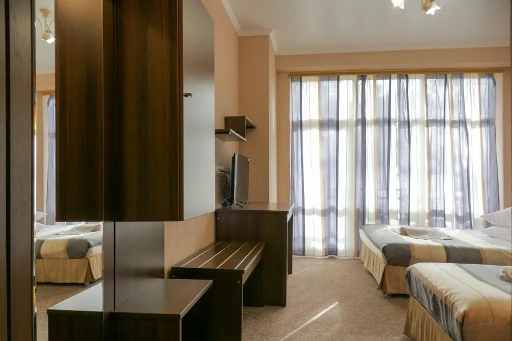 Двухместный номер Стандарт  (корпус А) с балконом и с видом на море двуспальная кровать в Напра