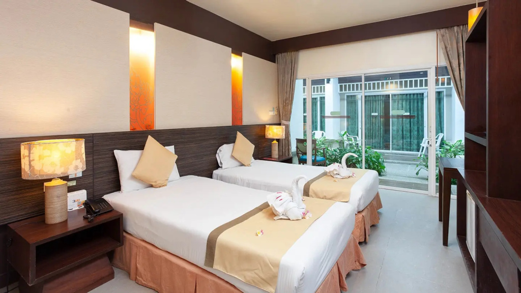 Courtyard Double Studio (twin beds)