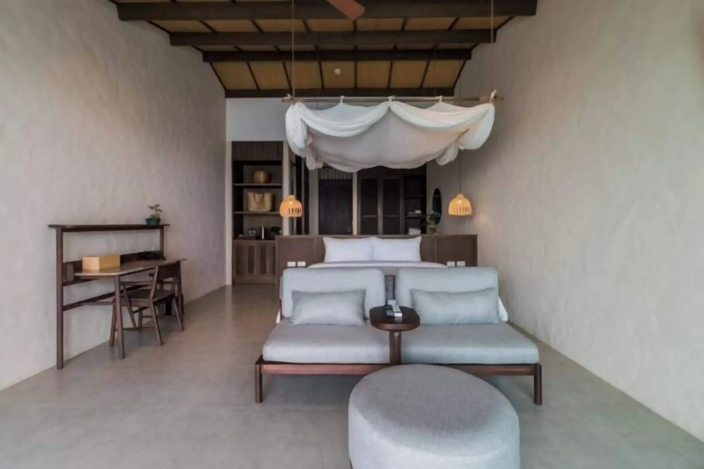 Ocean Flow Double room beachfront (full double bed)