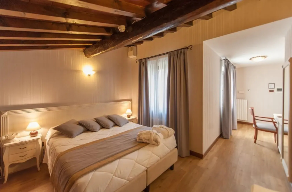 Standard Double room (full double bed)