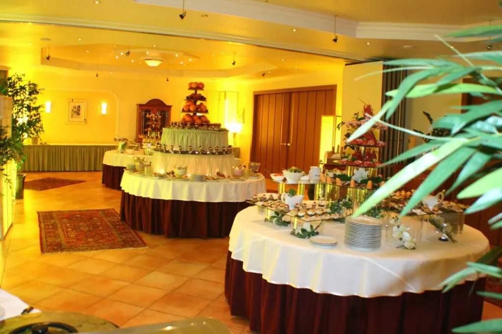 Food & Beverage