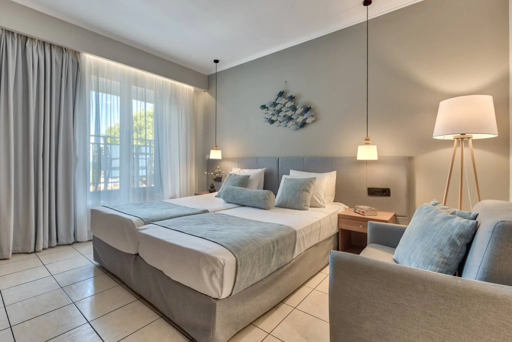 Superior Double room with sea and pool view (full double bed)