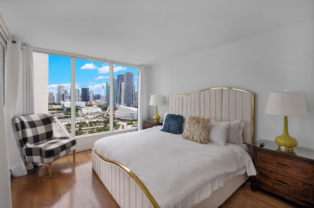 2 Bedrooms Apartment