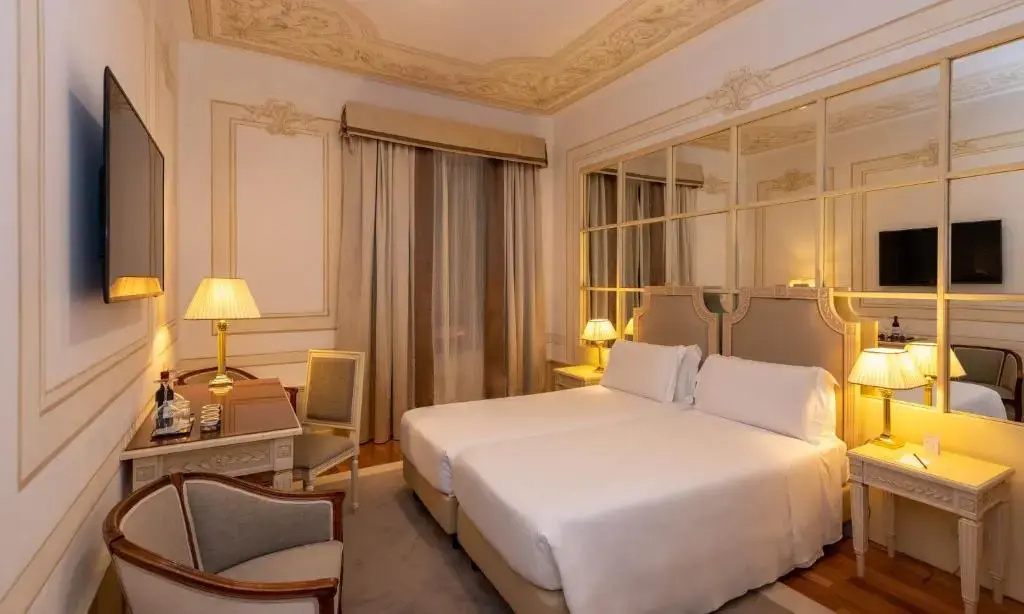 Superior Twin room (twin beds)