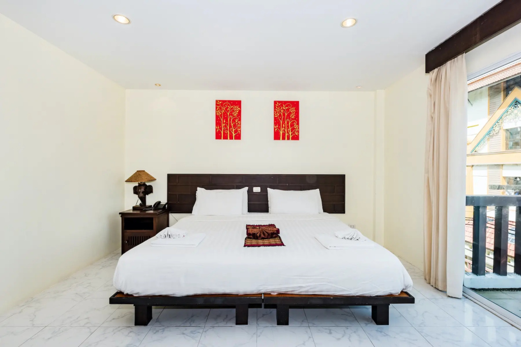 Deluxe Grand Double room with balcony (full double bed)