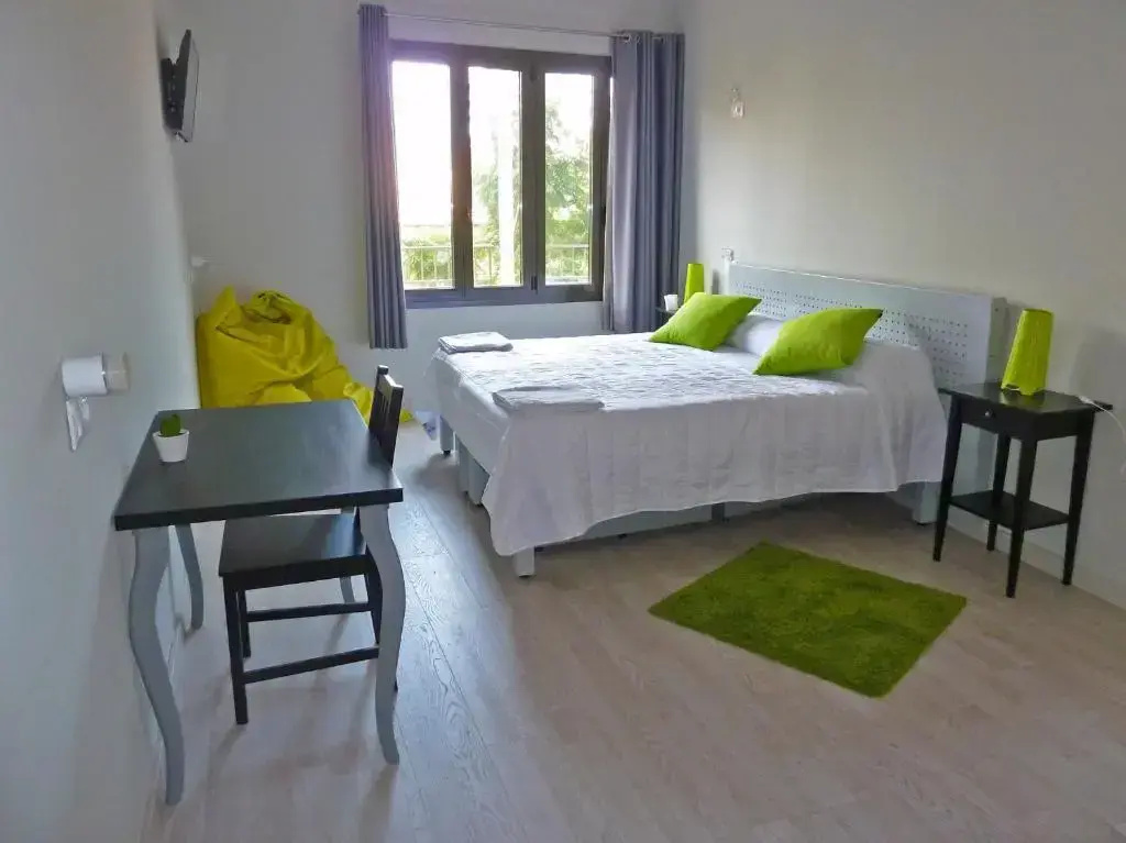 Double room (full double bed)