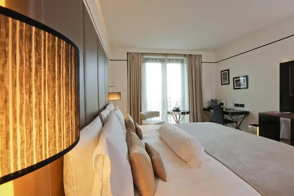 The Level Double room (twin beds)