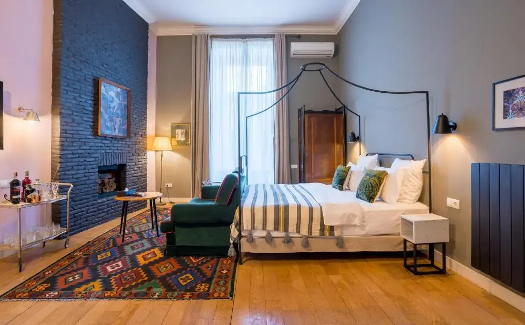 Luxury Double Suite (full double bed)