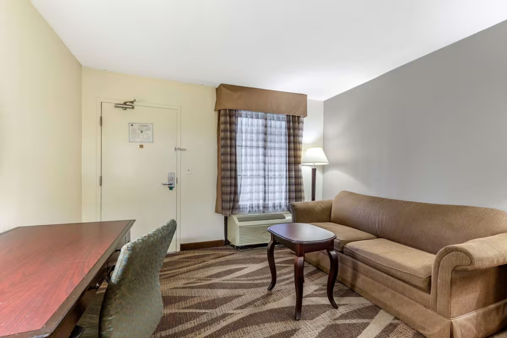 Quality Inn Windsor Mill - Baltimore - Tap to explore photos