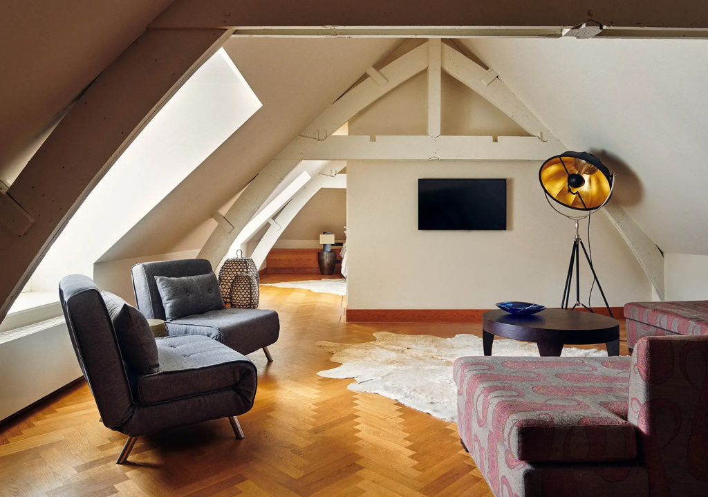Loft Double Suite (full double bed)