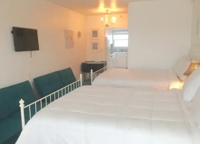 Четырёхместный номер в Bikini Lodge