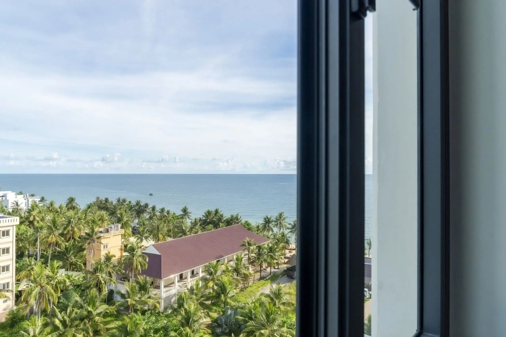 The Tahiti Beach Hotel