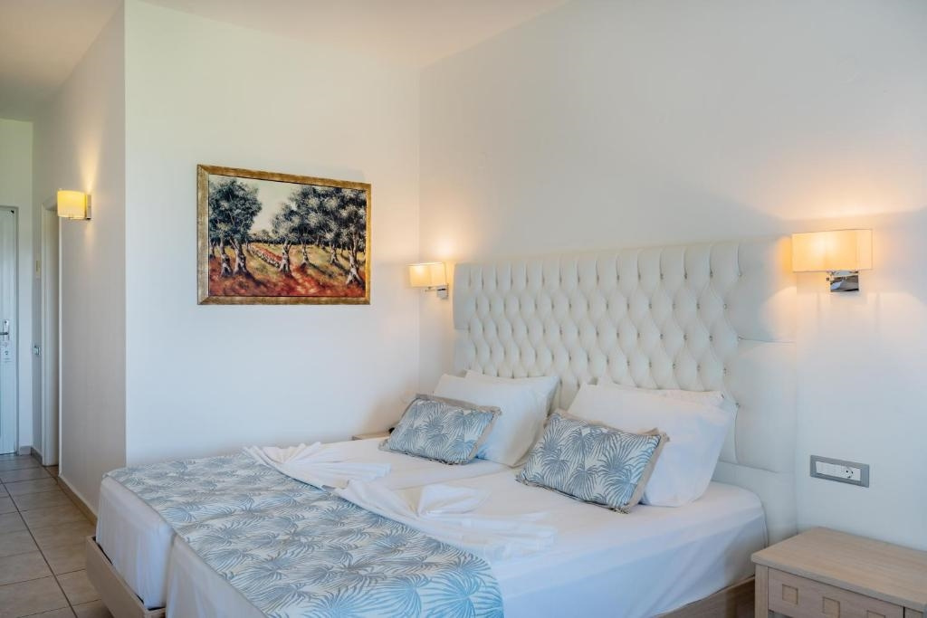 Classic Double room (full double bed)