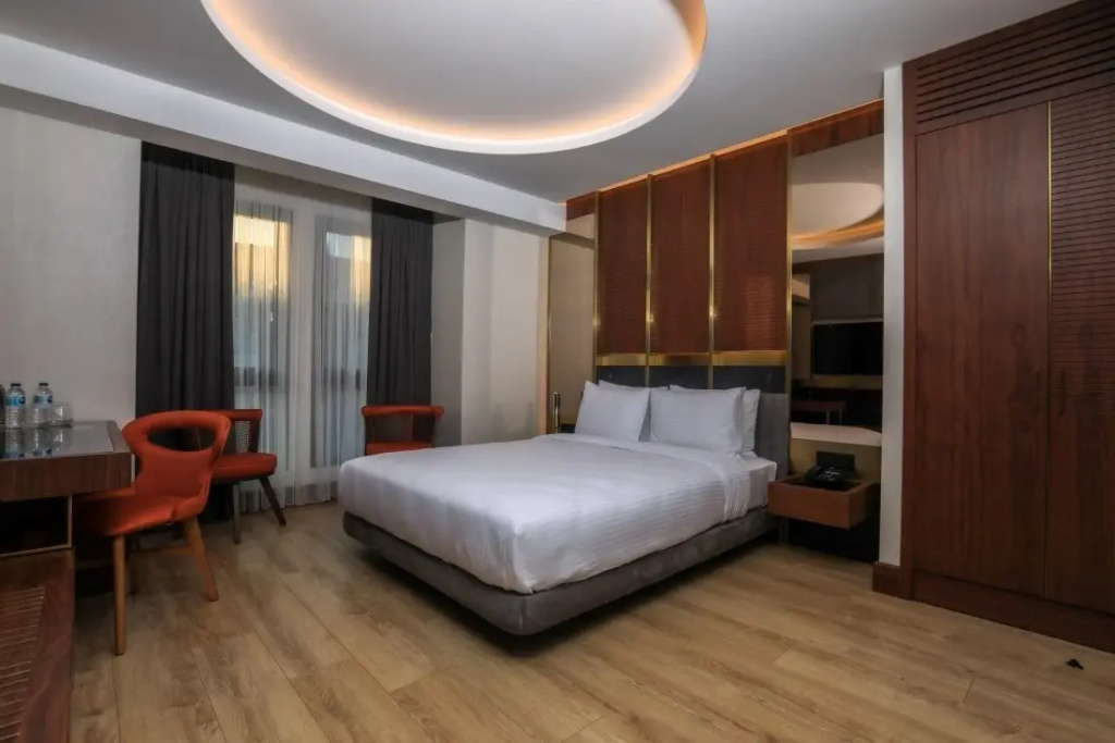 Premier Double room (full double bed)