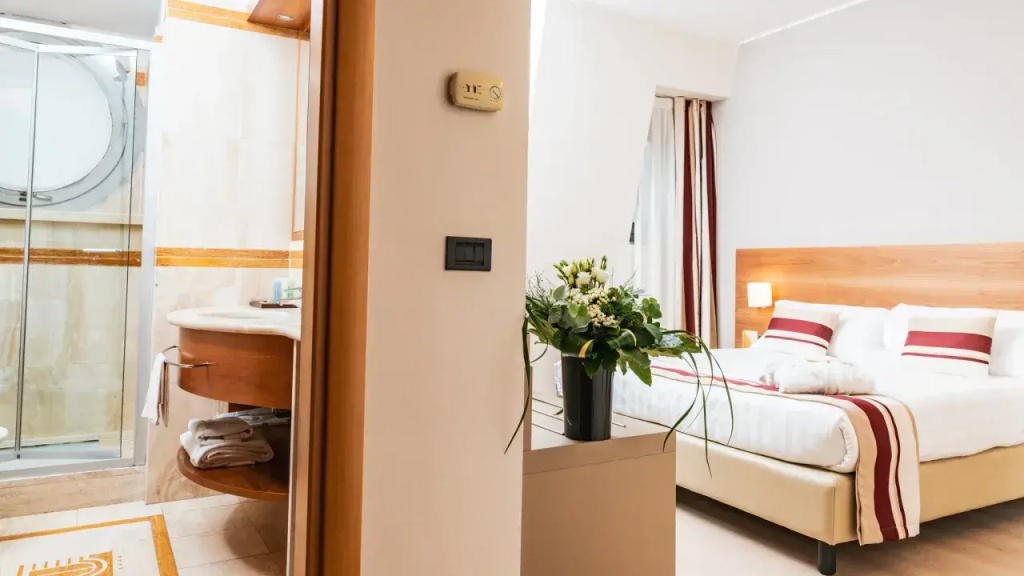 Classic Double room (full double bed)