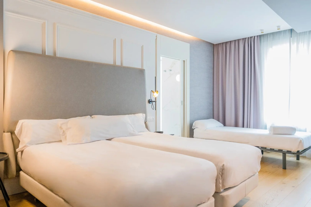 Standard Triple room