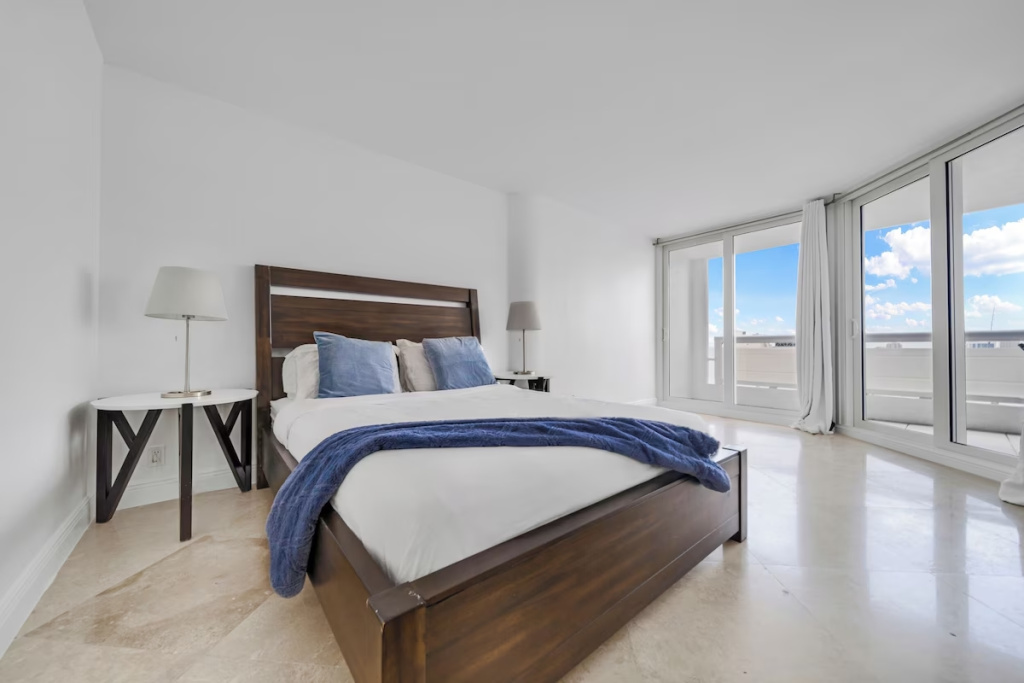 3 Bedrooms Apartment