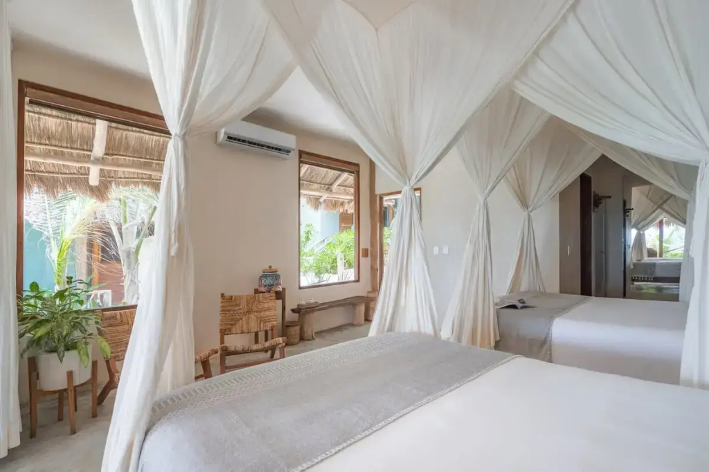 Beach Level Quadruple Junior Suite oceanfront