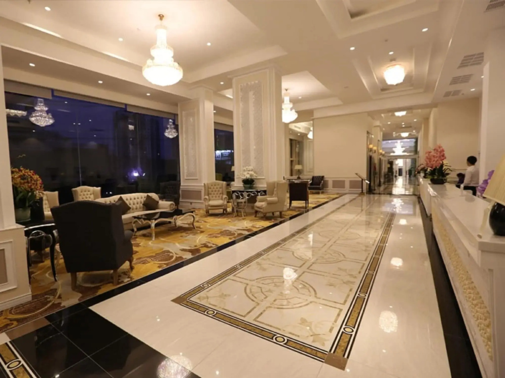 The Bazaar Hotel — фото