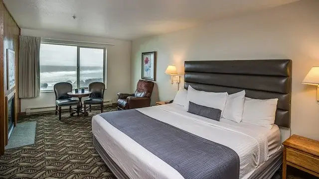 Double room with balcony and with ocean view (full double bed)