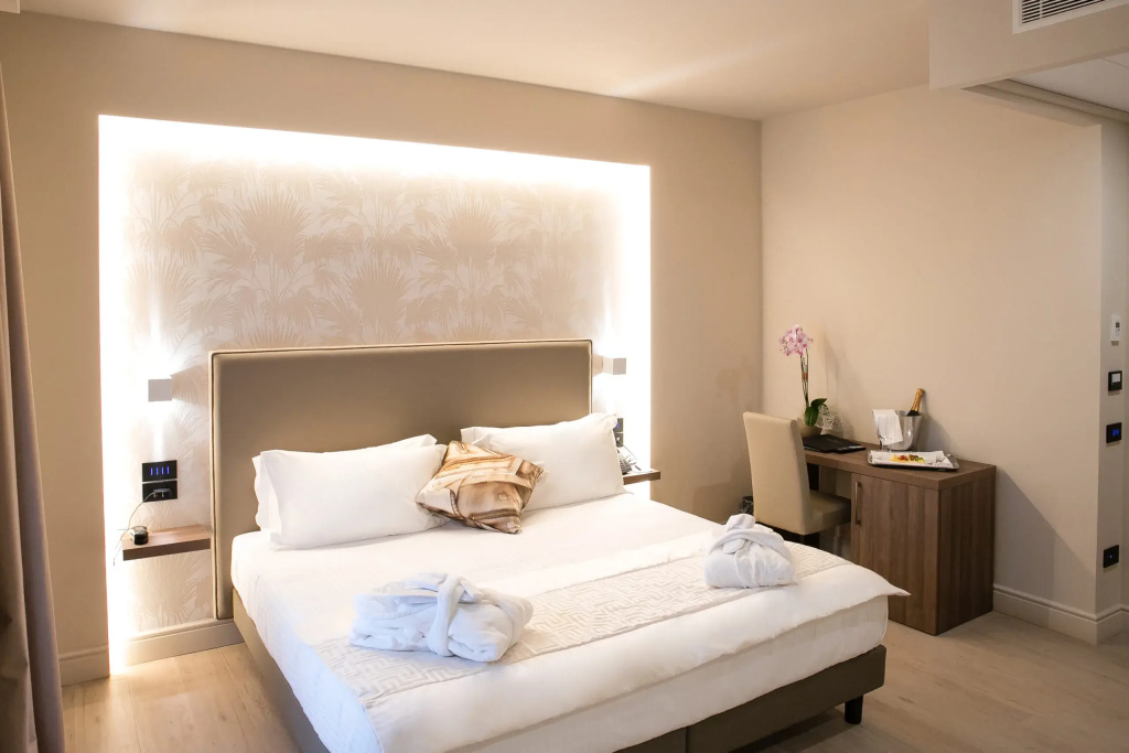 Double Suite (full double bed)