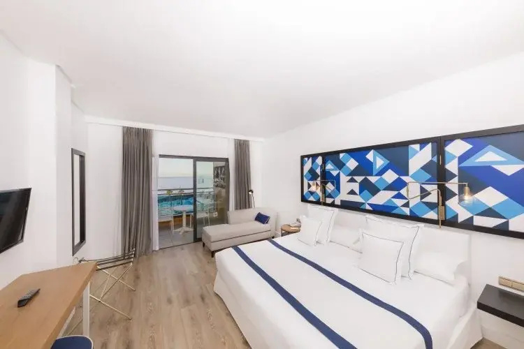 Double room (full double bed)