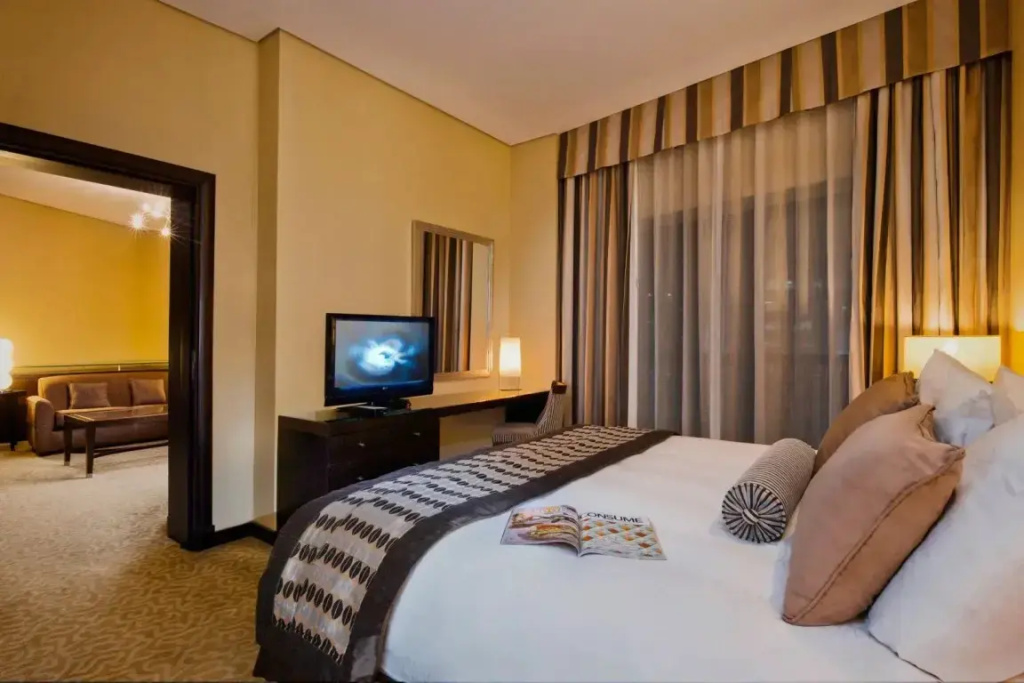 3 Bedrooms Executive Suite with pool view