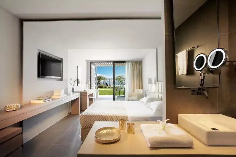 Deluxe Double Junior Suite (full double bed)