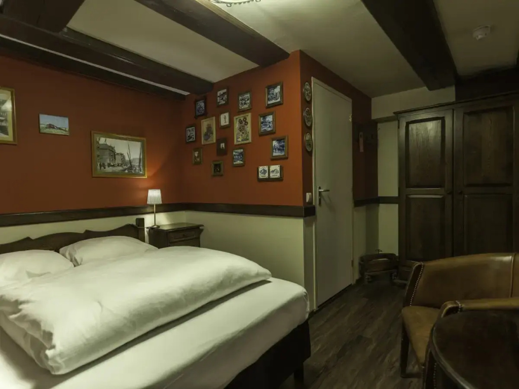Double Old Dutch Suite (full double bed)