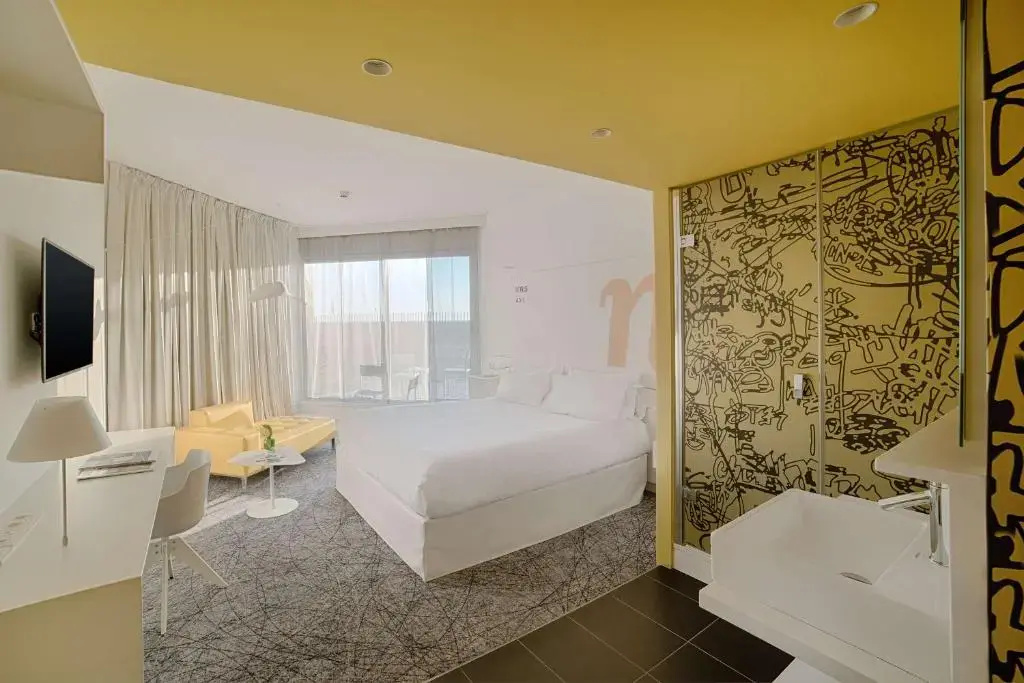 Double Nhow room (full double bed)