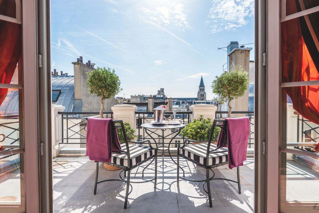 L'Hotel 63
