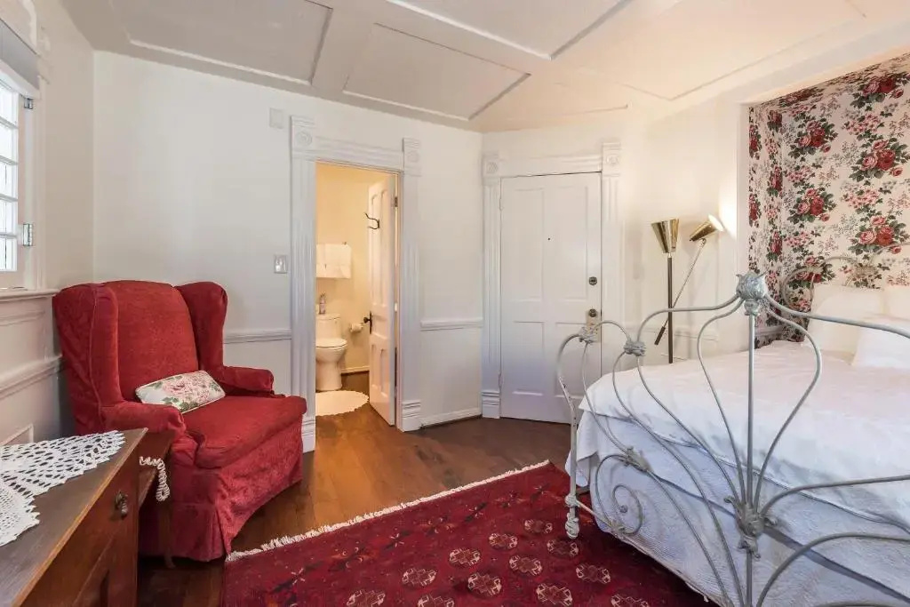 Rose Double room (full double bed)