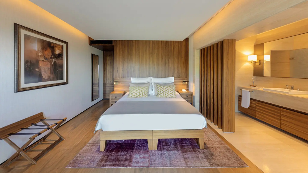 Executive Suite with mountain view