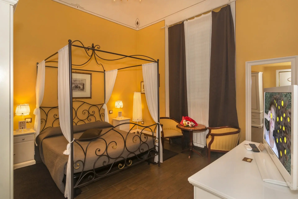 Double room (full double bed)