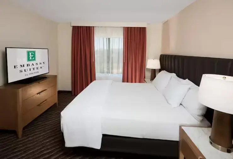 Embassy Suites by Hilton Phoenix Scottsdale - Chambres