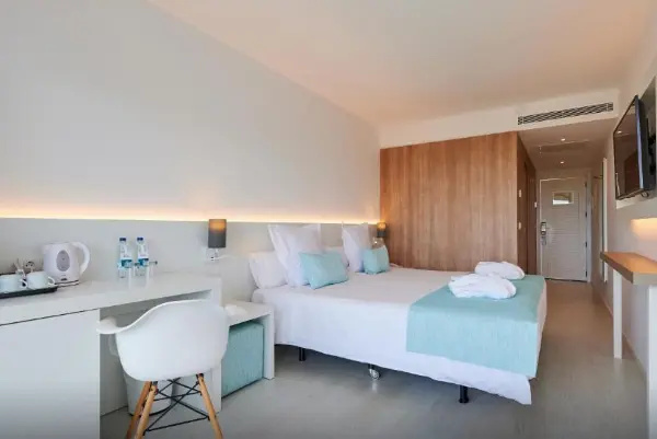 Superior Double room seafront (twin beds)