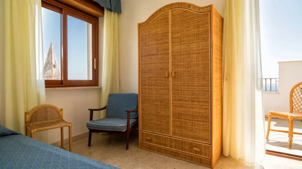 Single room with partial sea view