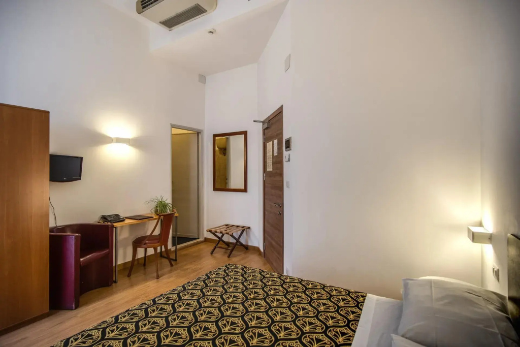 Smart Double room (full double bed)