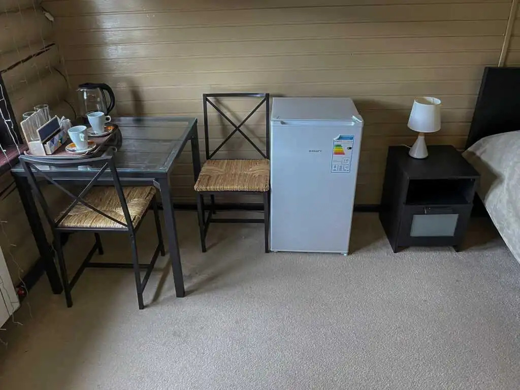 Двухместный номер Комфорт+ №6 двуспальная кровать в Пришвинъ