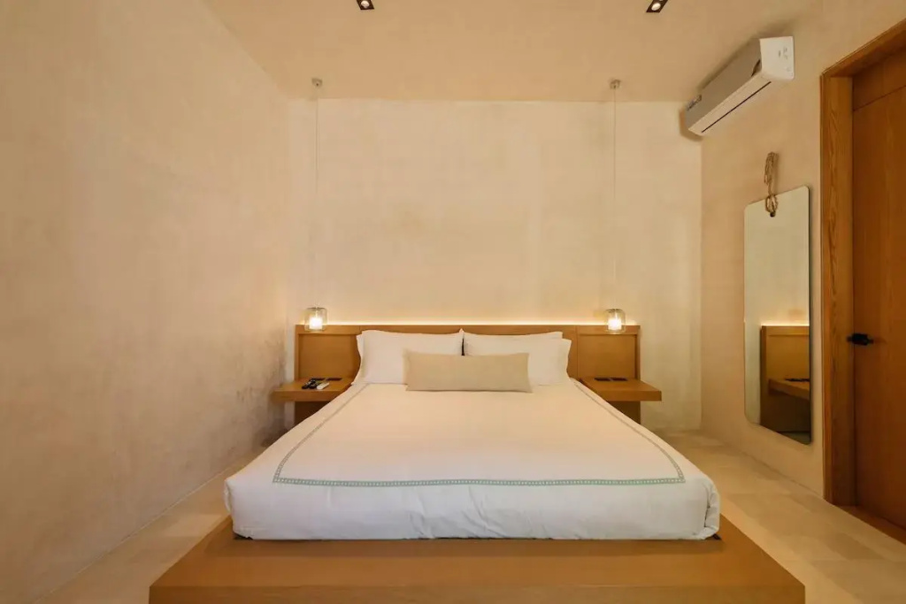 Double Maya Suite full double bed