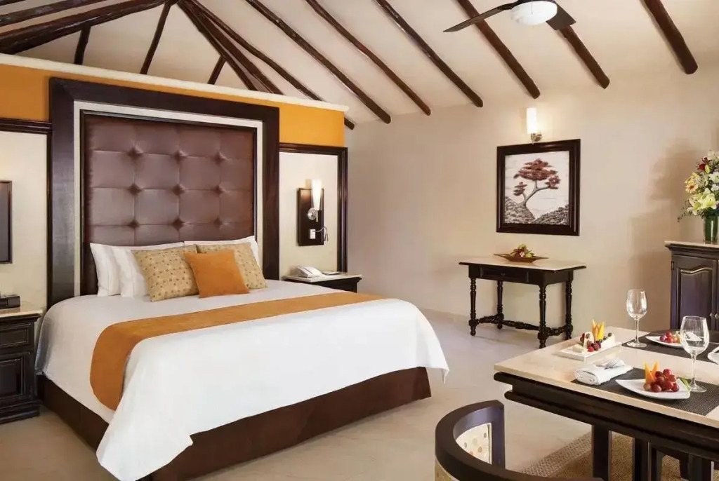 私人泳池雙層卡西塔套房,附設一張加大雙人床。