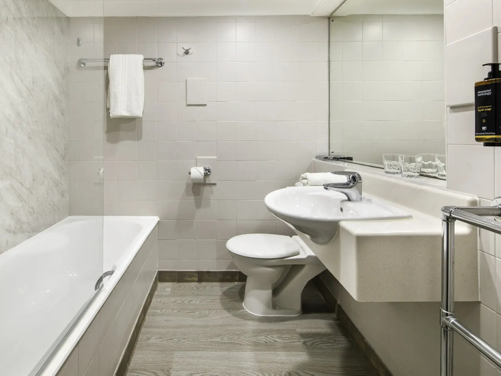 Mercure Manchester Piccadilly Hotel - Tap to explore photos