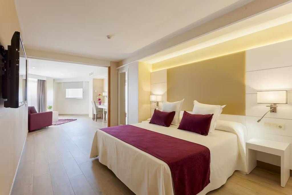 Double Suite (full double bed)