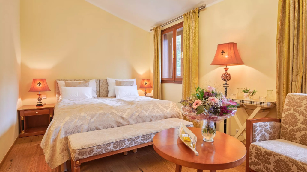 Double room (full double bed)