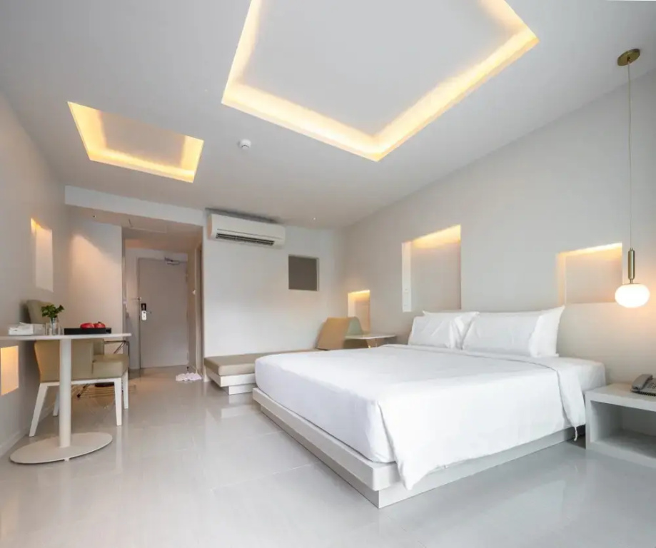 Pool Access Double room (full double bed)