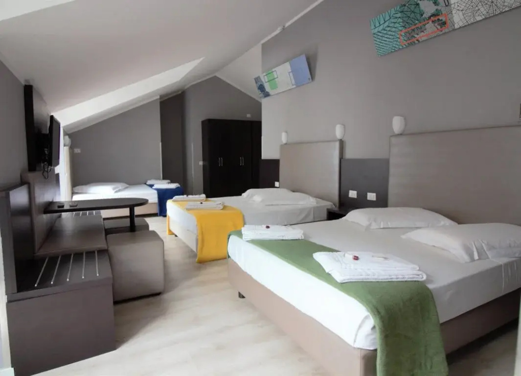 New Generation Hostel Milan Center Navigli Room Type - Sextuple Room
